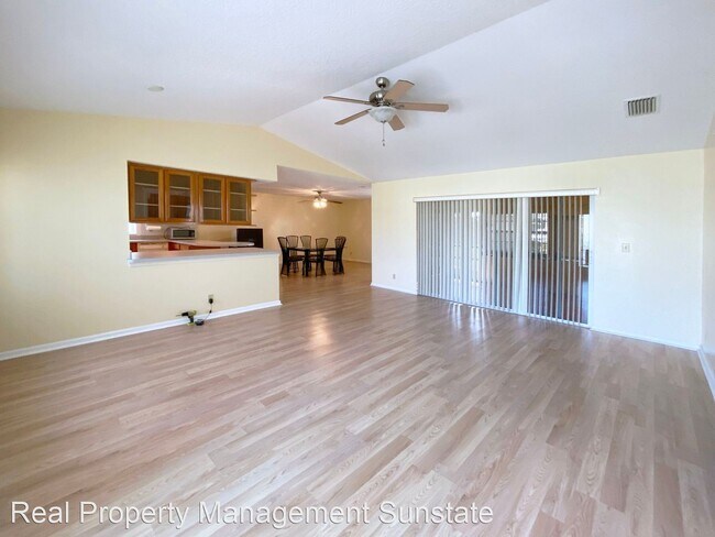 Building Photo - 1721 Essex Ln