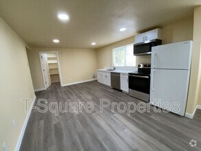 Building Photo - 7041 S 116th Pl