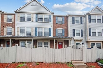 Building Photo - 1007 Staghorn Ave