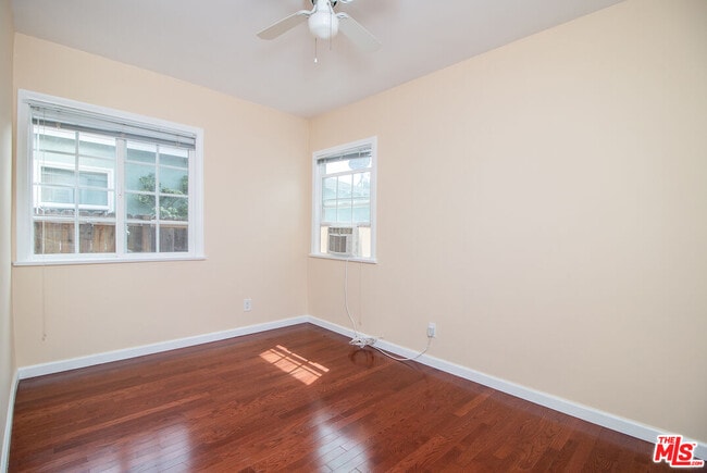 Foto del edificio - 5107 Overland Ave