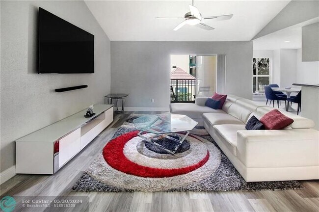 Building Photo - 711 Riverside Dr