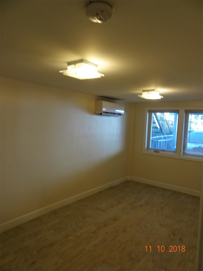 Building Photo - 1533 Spring Pl NW