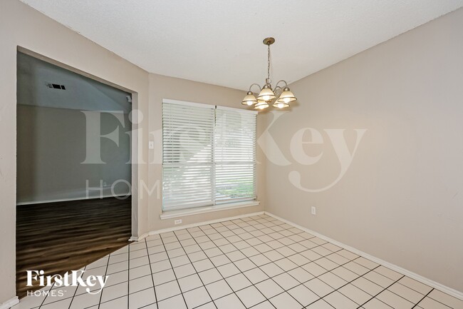 Building Photo - 606 Plainview Dr