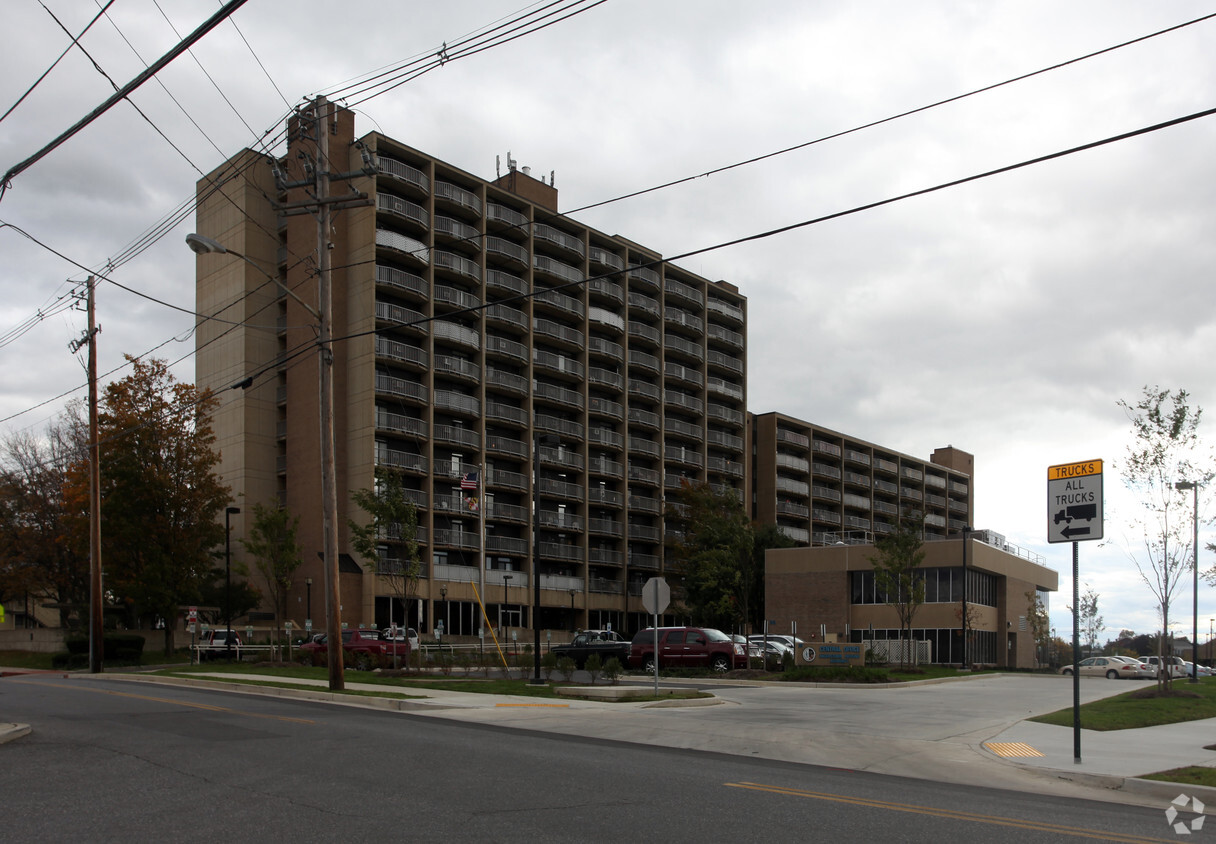 Primary Photo - Potomac Towers North