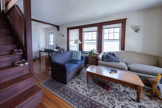 Sala de estar - 8 Niles St