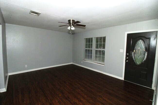 Building Photo - 1105 N Arcola St