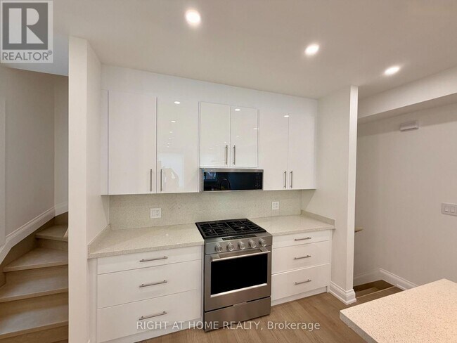 Building Photo - 57 Hepbourne St
