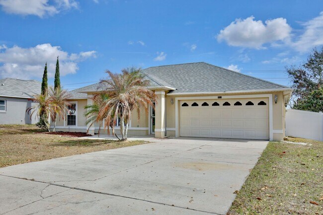 Foto del edificio - Spacious 3/2 with 2-Car Garage Home in Louisa Pointe Community - Clermont!