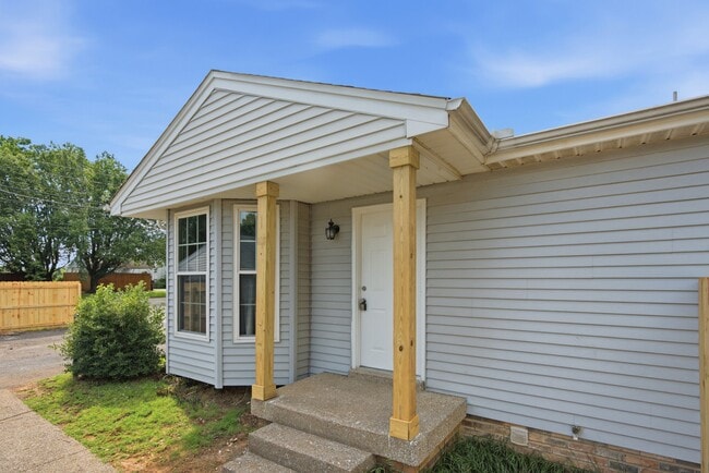 Building Photo - 944 Patio Dr