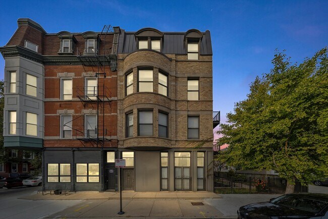 Building Photo - 1432 W Erie St