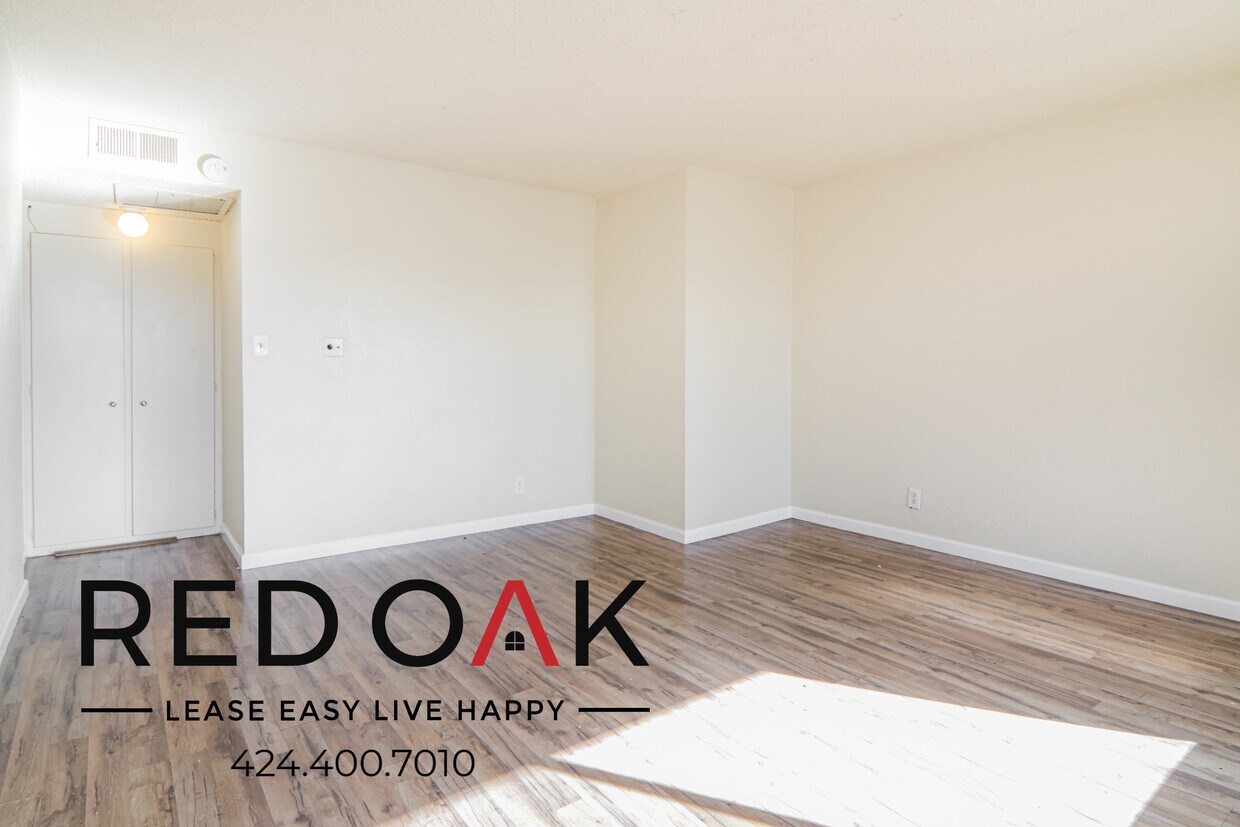 Primary Photo - Charming Top Floor Studio with Lots of Nat...