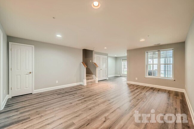 Foto del edificio - 566 Callander Way