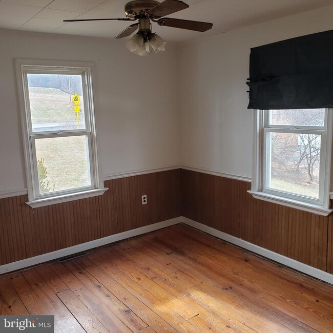 Building Photo - 19 Laverne Dr