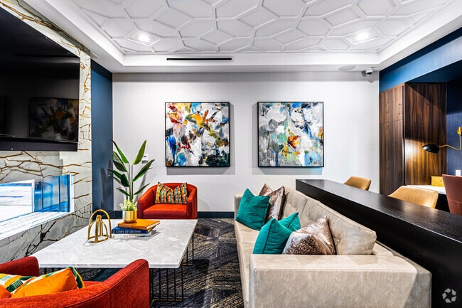 Salón multimedia - MAA ONE28