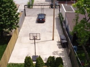 Backlot/Parking - 1833 N Sawyer Ave