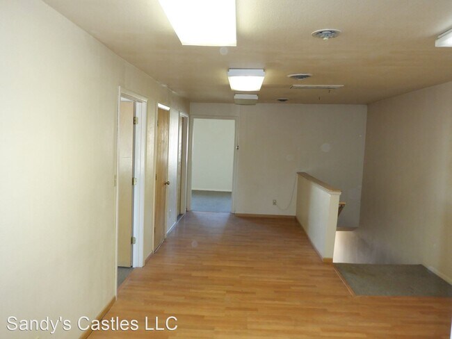 Building Photo - 1 br, 1 bath House - 528 Commercial St