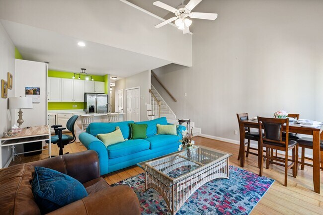 Building Photo - Fully Furnished 2 Bed, 2 Bath Townhome-AVA...