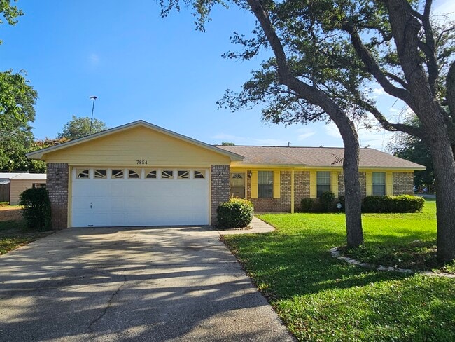 Building Photo - 7854 Pleasant Oaks Ave