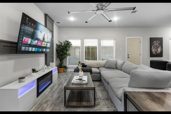 Foto del edificio - 4681 Bellfort Ave