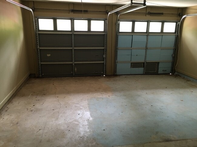 Building Photo - 9437 Garfield Dr