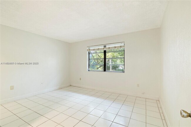 Building Photo - 6530 Lake Patricia Dr