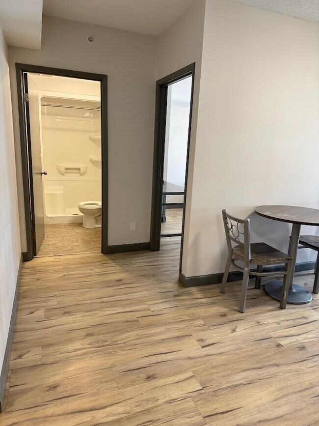 Building Photo - 258A-258A Sunview St