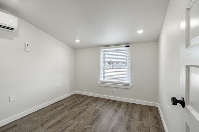 Foto del edificio - 324-326 Darby Rd-3R