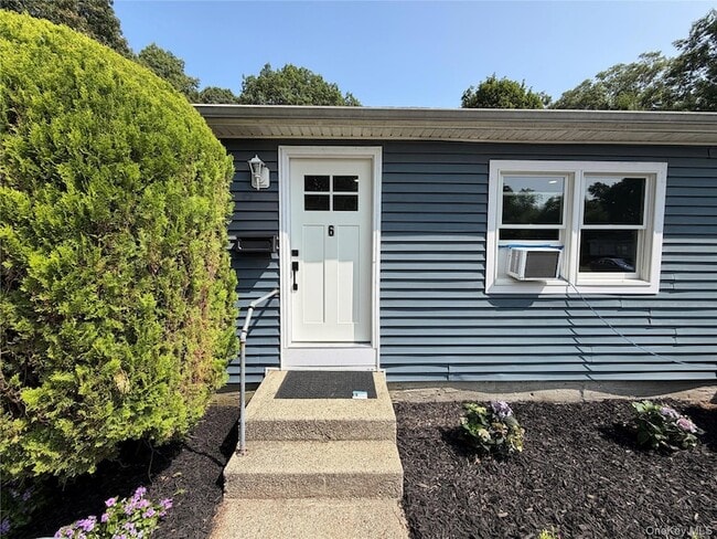 Building Photo - 305 Smithtown Blvd