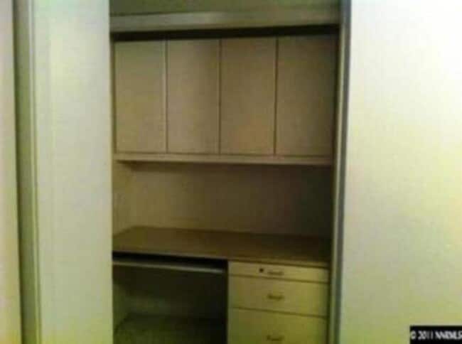Private desk - 1000 Beck St