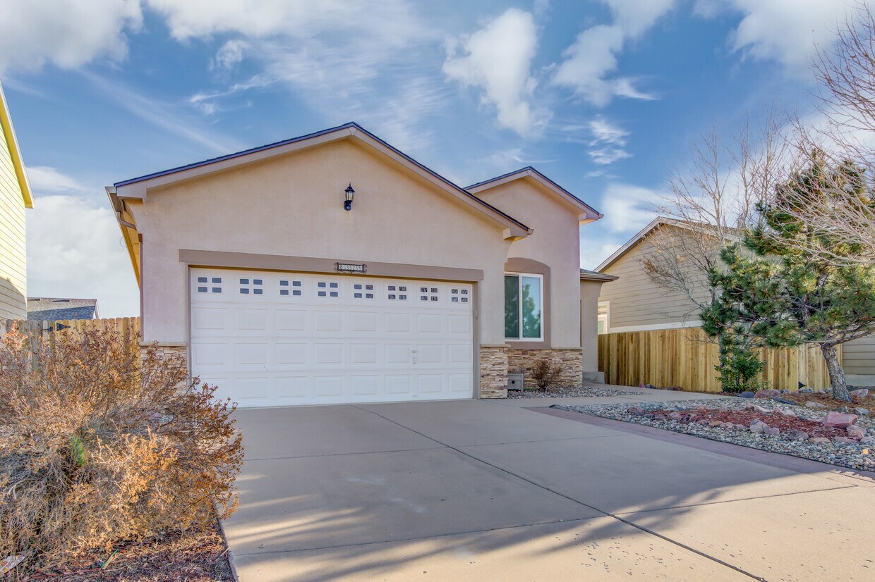 Foto principal - 8325 Hames Dr