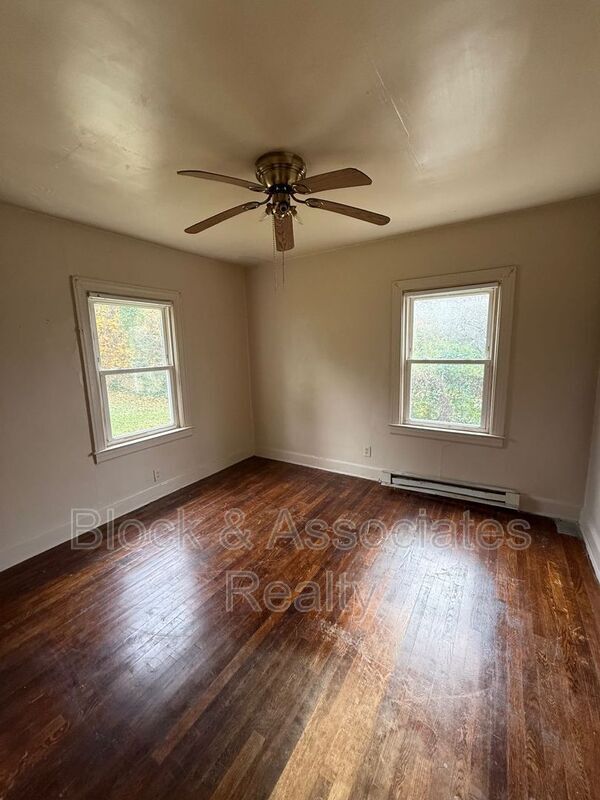 Foto del edificio - 1009 Albert Ave