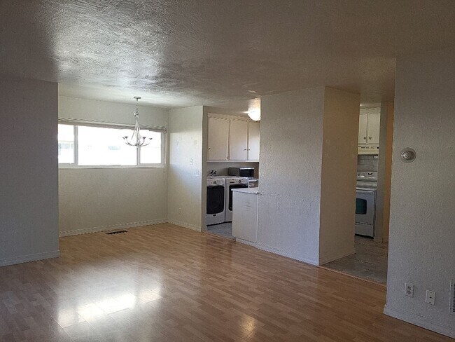 Building Photo - 3505 Willow Hills Circle - 3BR, 1.5BA town...