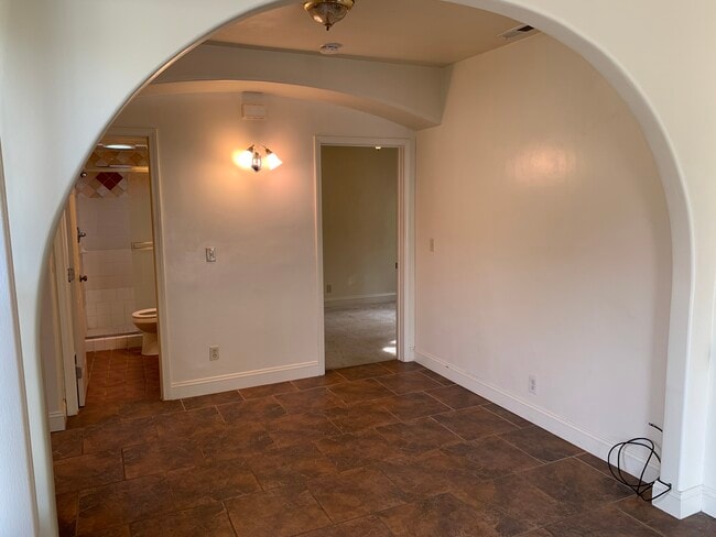 Building Photo - 263 Monroe St
