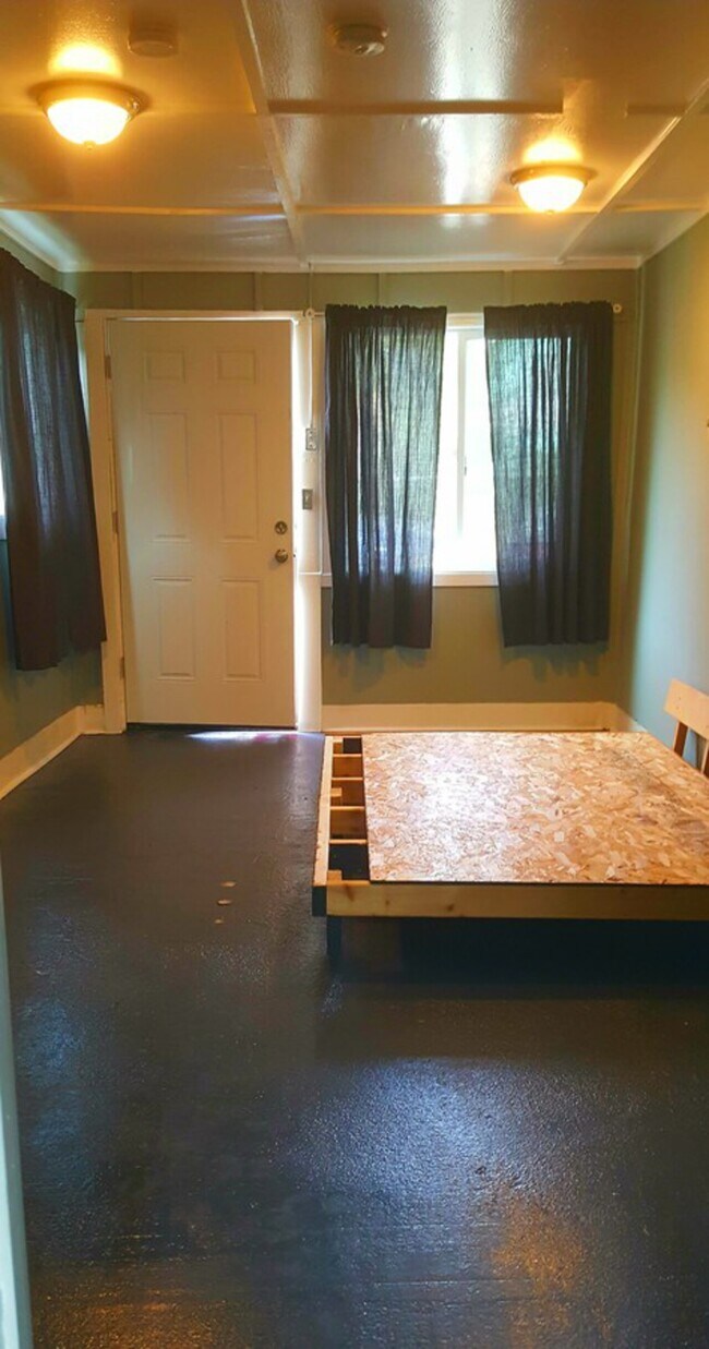 Building Photo - 5217 Unit B