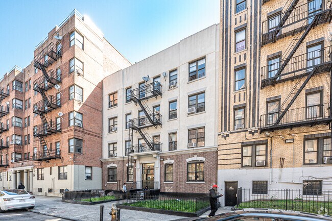 Building Photo - 25 E 21st St