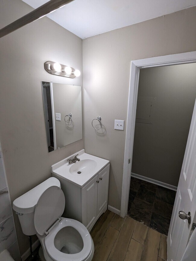 Building Photo - 6476 /6480 Raymond Dr