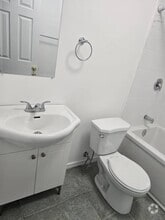 Building Photo - 502 Somerset St W