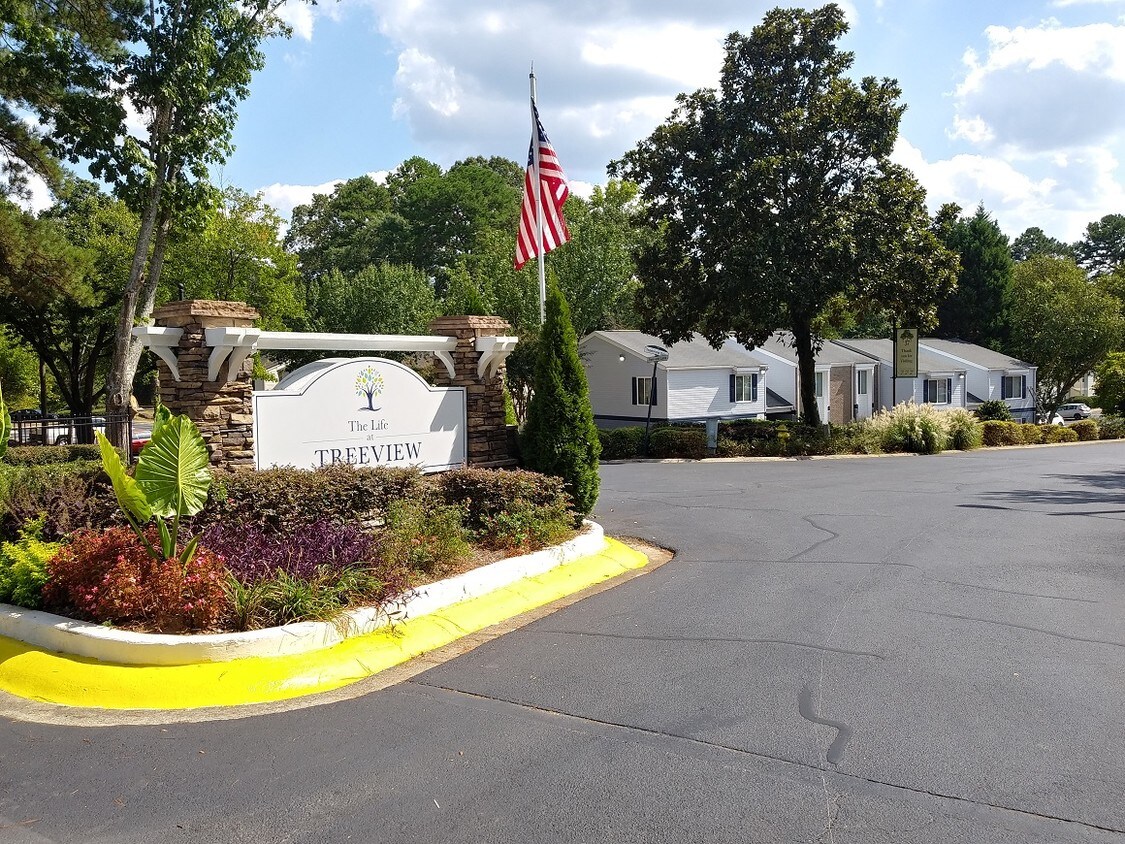 The Life at Treeview Apartments Lithonia, GA