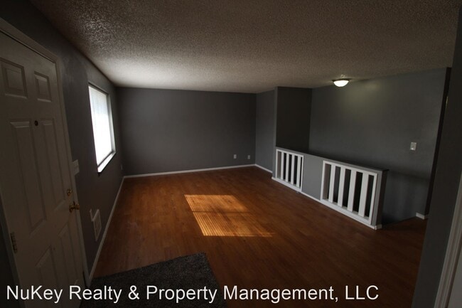 Building Photo - 6028 N Lacey St