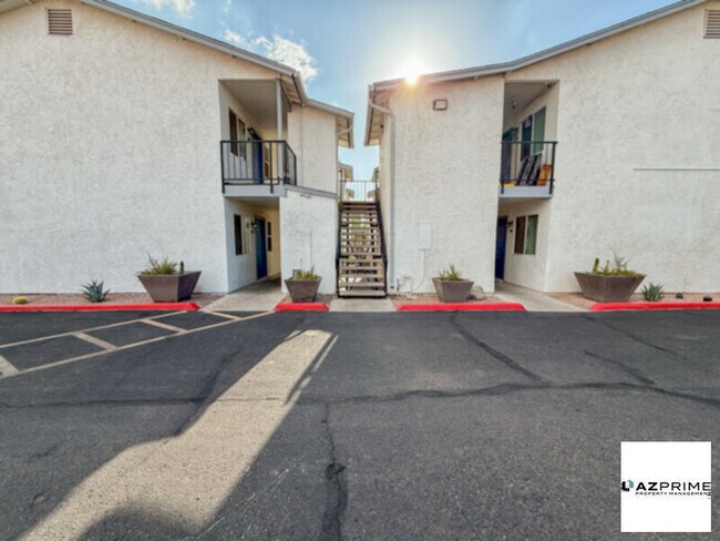 Building Photo - $500 OFF FIRST MONTH'S RENT MOVE IN SPECIA...