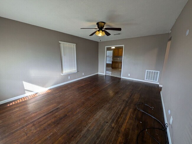 Building Photo - 3486 Westmoreland Ave