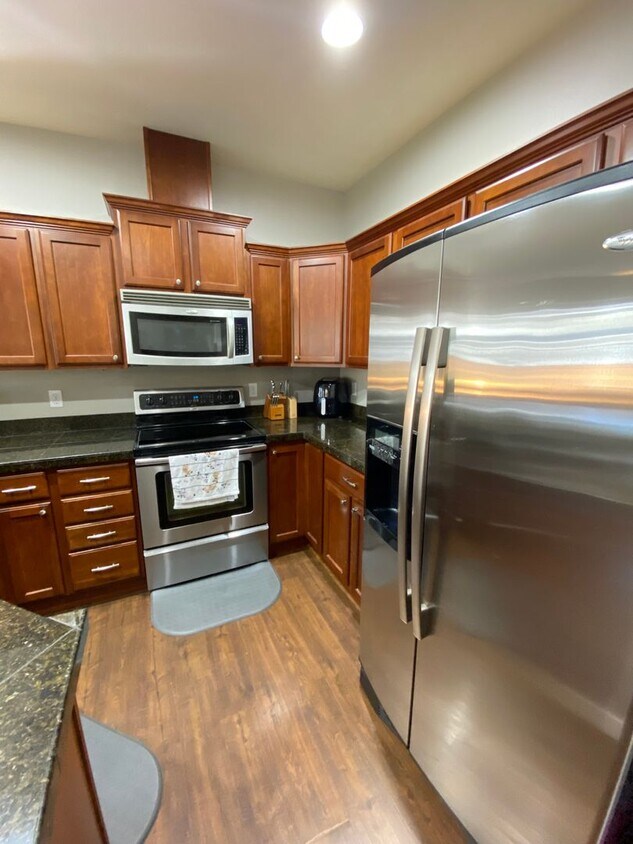 Primary Photo - Spacious Auburn Townhome - Furnished Options