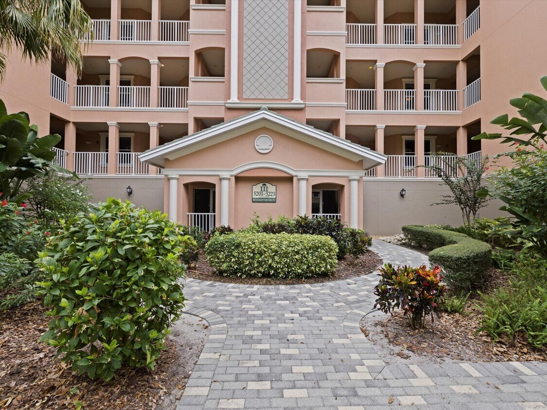 Foto principal - 5213 Manorwood Dr