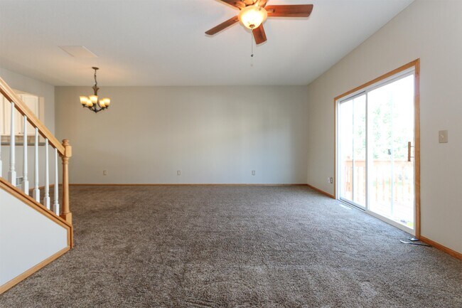 Foto del edificio - 8033 Stratford Cir S