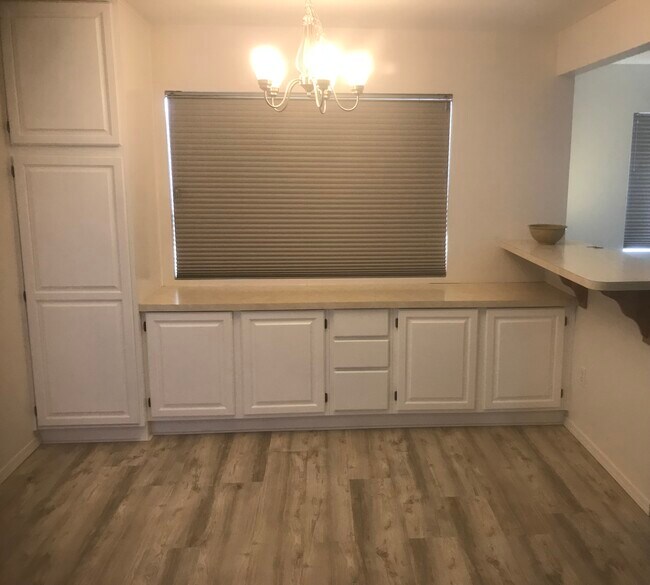 Foto del edificio - 24437 Tamarisk Ave