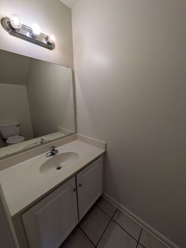 Building Photo - 2BD/2.5BA Unit at Water Oaks!