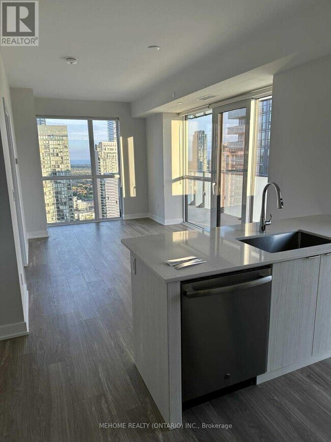 Photo du bâtiment - 430-3430 Square One Dr