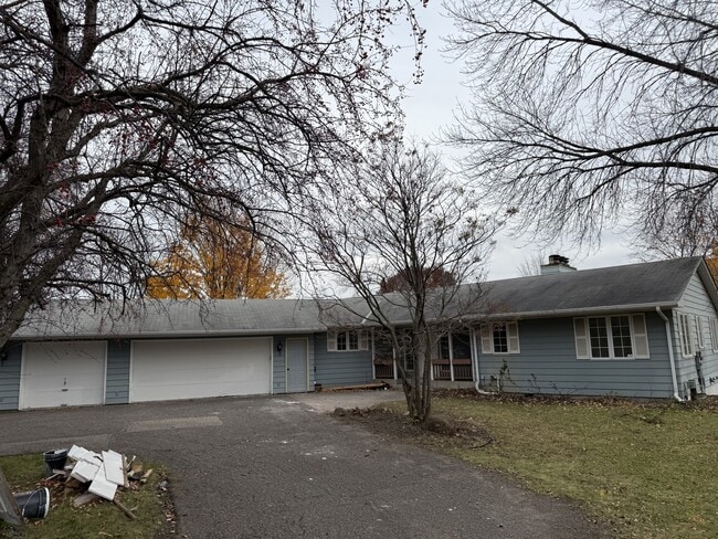 Building Photo - 5500 Vagabond Ln N