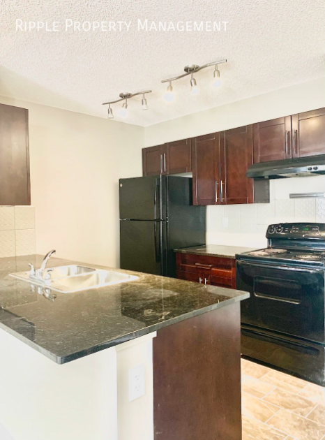 Photo du bâtiment - 50% OFF YOUR FIRST MONTHS RENT! AMAZING 2 ...
