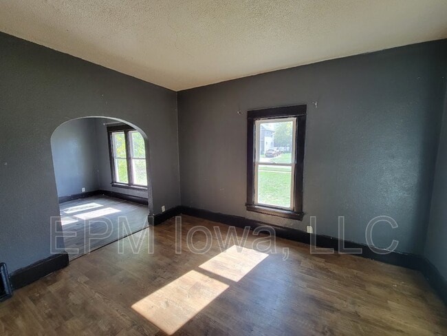 Building Photo - 206 Clay St